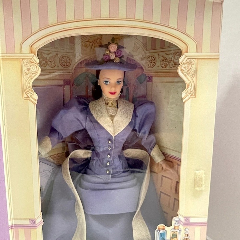 1997 Avon Exclusive Special Edition Barbie Doll as Mrs. P.F.E. Albee #17690 - Picture 3 of 7
